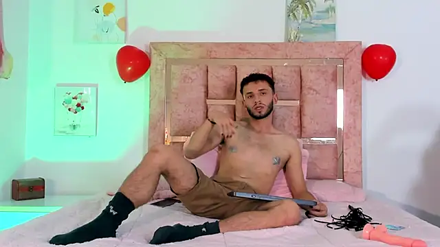 Curlystartt live sex cam