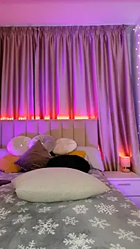 LarissaQuinn's cam snapshot