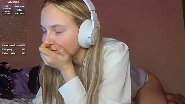 KarinRobertson live sex cam