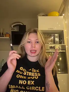 cutiejulie_'s cam snapshot