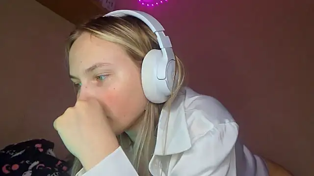 KarinRobertson's cam snapshot