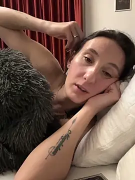 Emilia_Mausi's cam snapshot