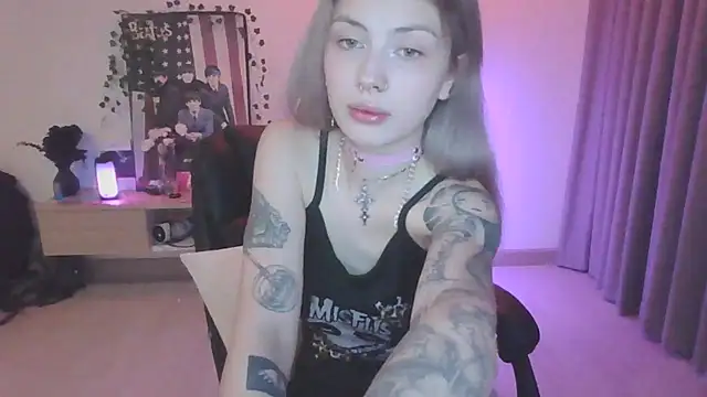 Emily_Flowers_'s cam snapshot