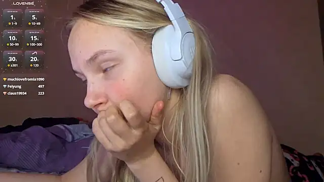 KarinRobertson's cam snapshot