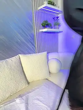 KirstieVegas live sex cam