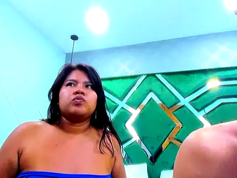 BellaAndNethan's cam snapshot