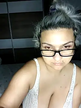 LollaHeart's cam snapshot