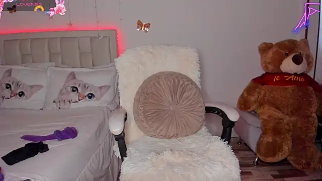 ms_afrodita_'s cam snapshot