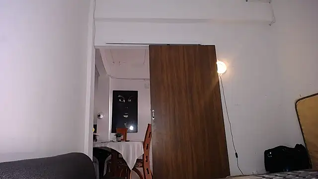 yselahot's cam snapshot