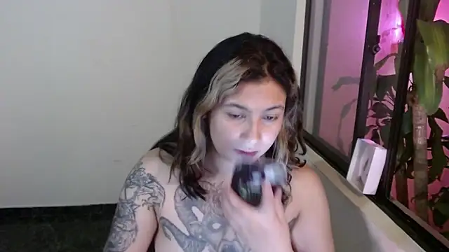 mailer_parsonss's cam snapshot