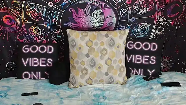 RENAESPLEASUREPALACE's cam snapshot