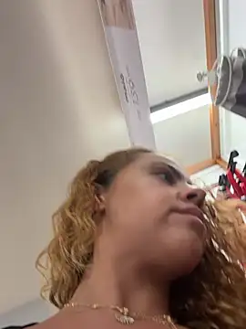 Chloe_Leaozinho live sex cam