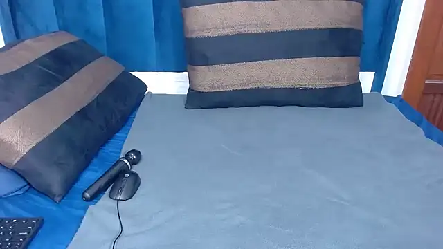 CurveyChocClitX5's cam snapshot