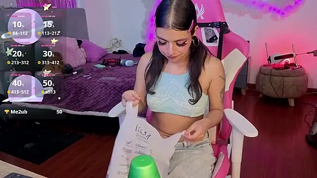 larah_uwu's cam snapshot