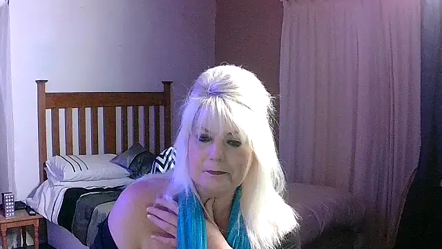 Miahotmilf's cam snapshot