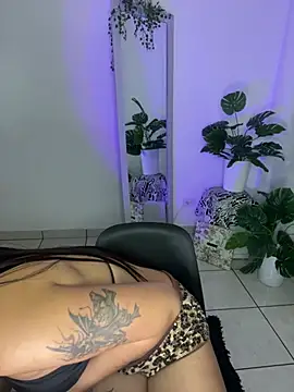 meli_ortiz_'s cam snapshot