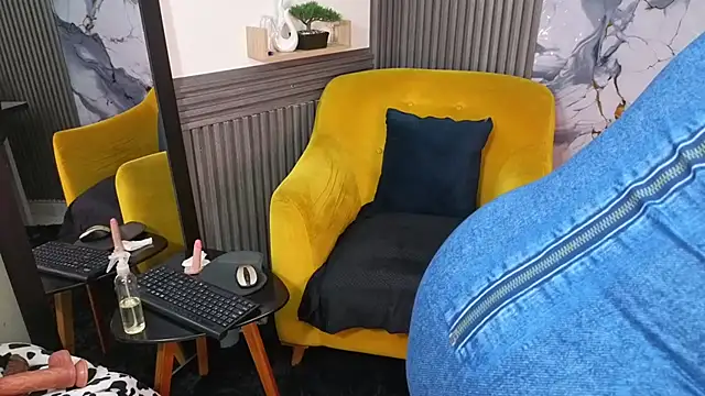 GianellaCox_'s cam snapshot