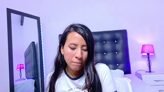 Skinny_hottie18's cam snapshot