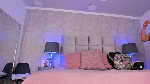 Yara_Bliss_'s cam snapshot