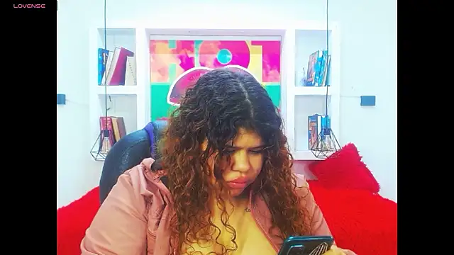 Cloe_r's cam snapshot