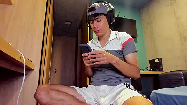 Huge_latin_cock's cam snapshot