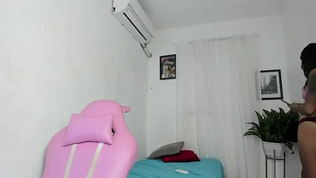 ambaar_smith's cam snapshot