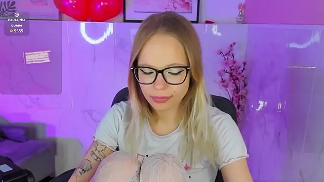 lucy_loy's cam snapshot