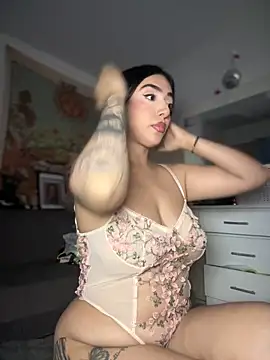 kiaraglam2's cam snapshot