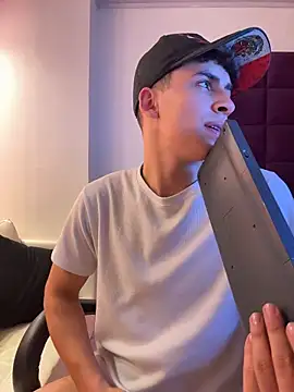 AdrianRinaldi live sex cam