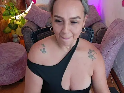 Aunty_milf's cam snapshot