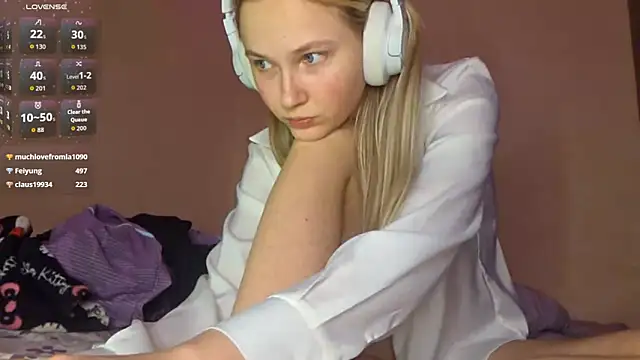 KarinRobertson live sex cam