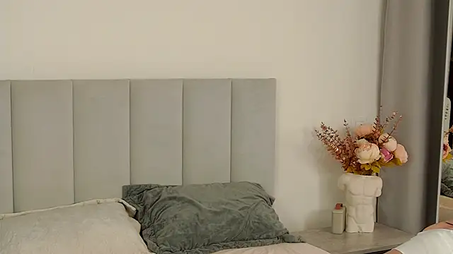 KatieRouge__ live sex cam