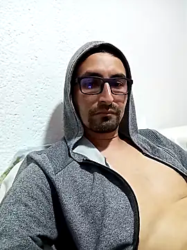 aaron_latin69's cam snapshot