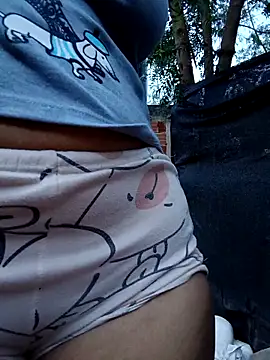 young_dairy01's cam snapshot