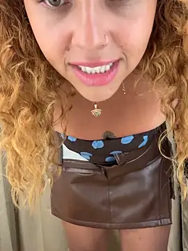 Chloe_Leaozinho's cam snapshot