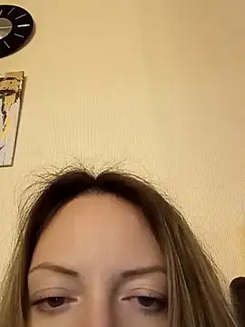 KattyLuuu's cam snapshot