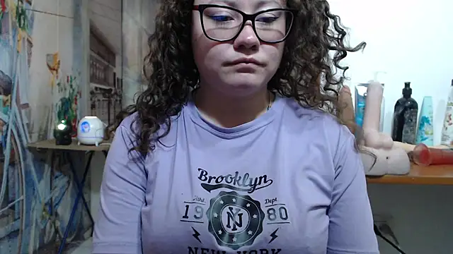 curly_greeneyed's cam snapshot