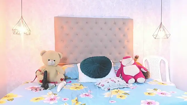 Valeryn_Hoot's cam snapshot