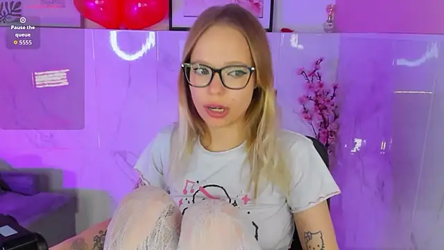 lucy_loy's cam snapshot