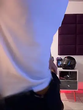 AdrianRinaldi live sex cam