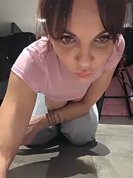 JuneLaFrenchie's cam snapshot