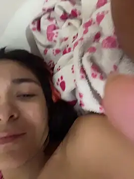 foxxy_and_lion's cam snapshot