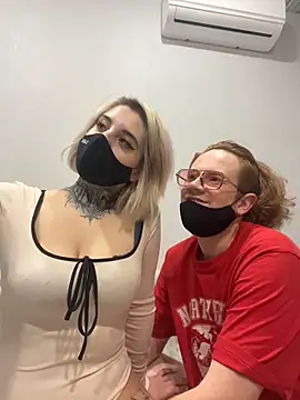 AllisonXAlfred's cam snapshot