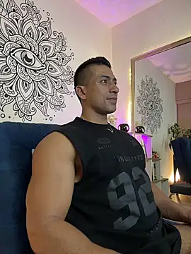 aaroncolombia's cam snapshot