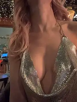 HOTLadyluna live sex cam