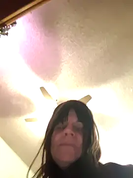 Petitegreeneyez69's cam snapshot