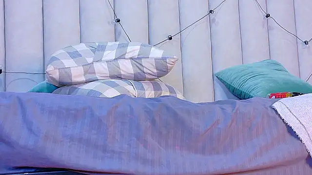 RiriiBrunette__'s cam snapshot