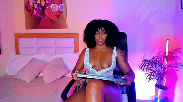 AitanaBrown_'s cam snapshot