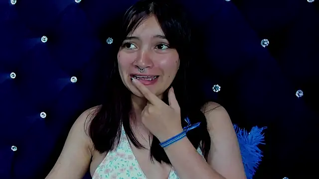 nahomy_glow's cam snapshot