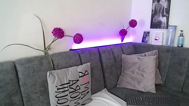 Alana_steel_1's cam snapshot